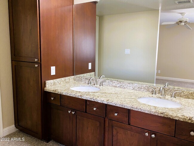 Building Photo - 11049 N 109th Way