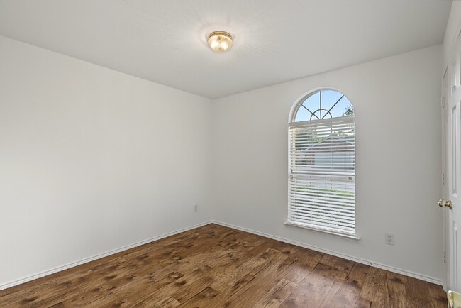 Building Photo - Single Family 3 Bedroom for Rent