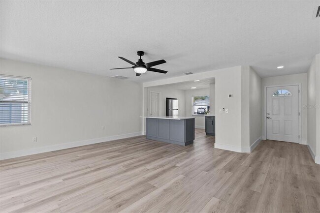 Building Photo - 310 Westwinds Dr E
