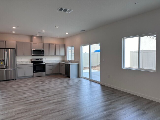 Building Photo - Beautiful 2024 Built 4/2.5 - New Subdivision!