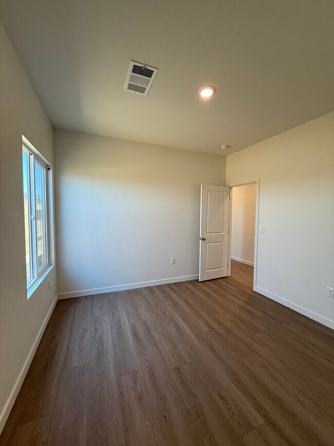 Building Photo - 510 Cobain Ct