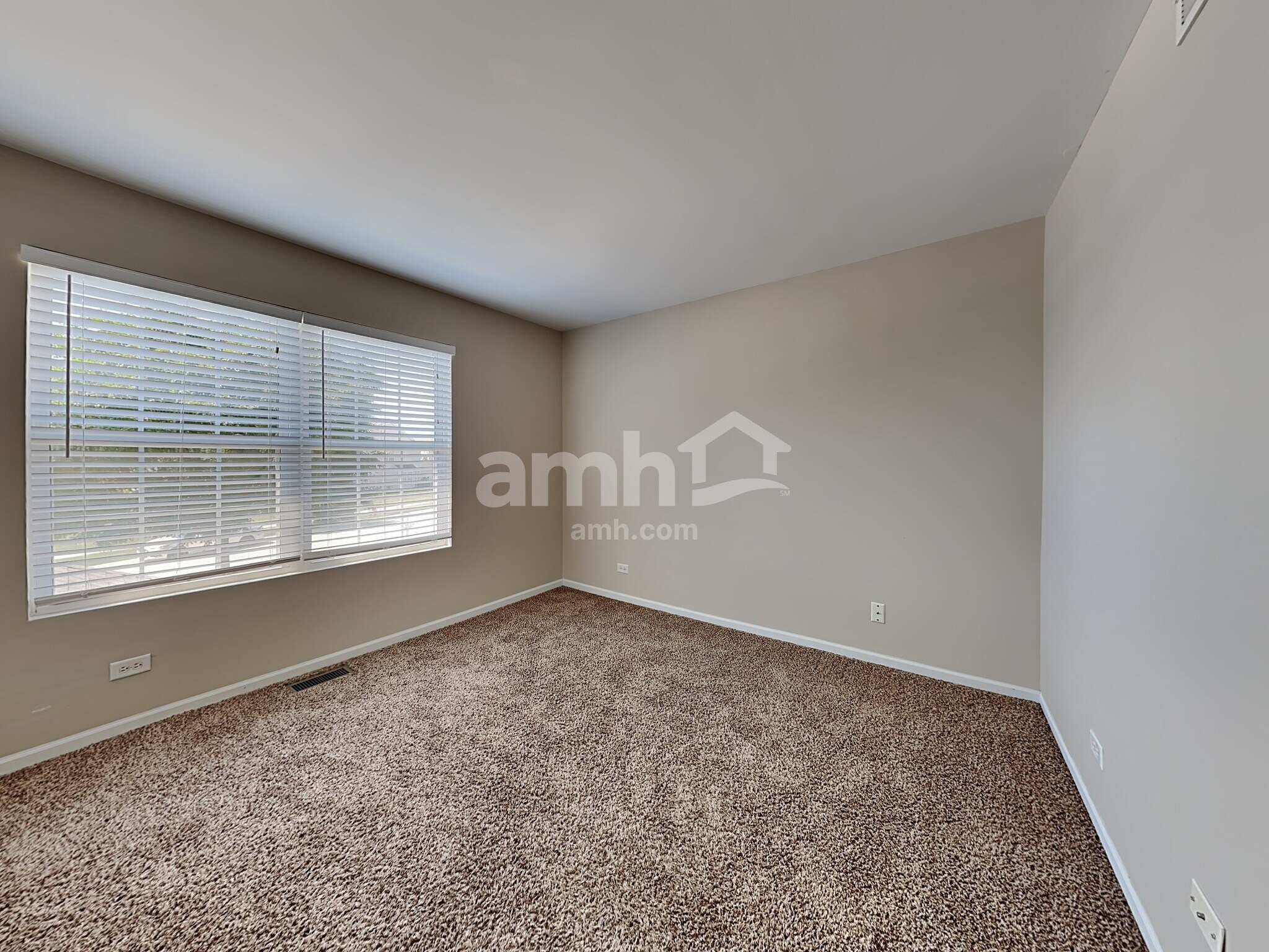 Building Photo - 930 Bluebell Cir