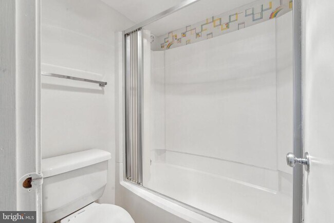 Building Photo - 8340 Greensboro Dr