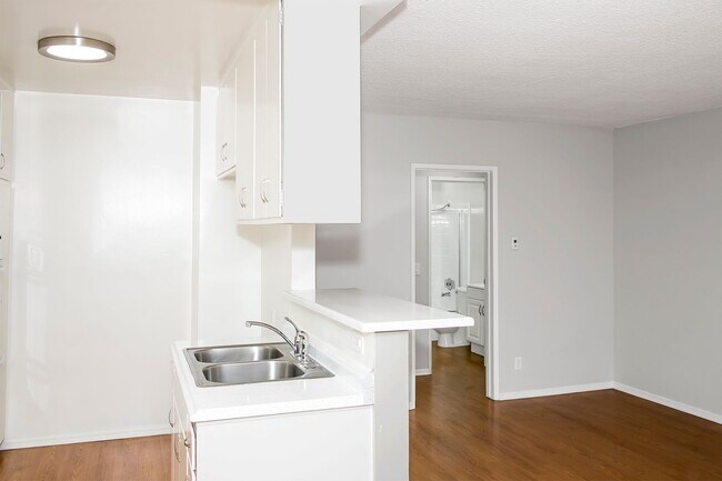 Building Photo - Riviera West