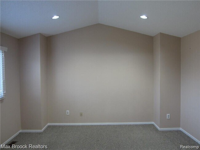 Building Photo - 4250 Breckenridge Dr