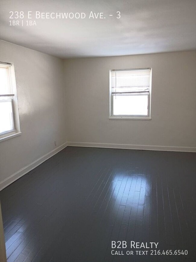 Building Photo - 238 E Beechwood Ave