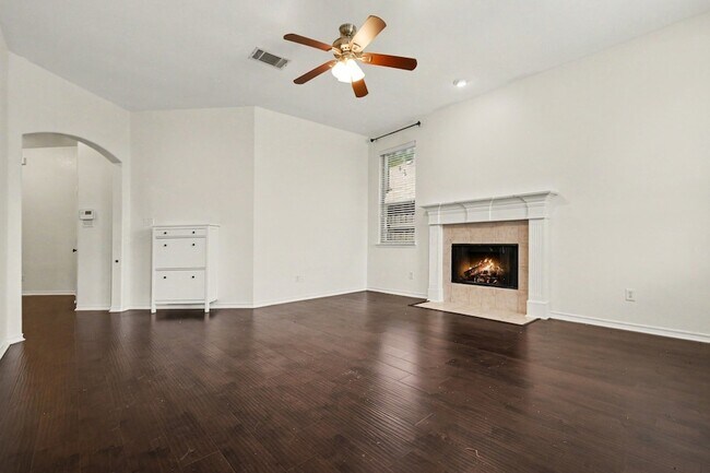 Building Photo - 1707 Briarhollow Dr