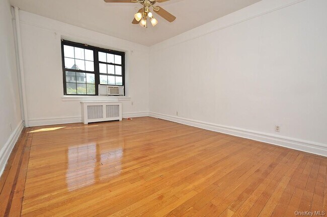 Building Photo - 105 Garth Rd