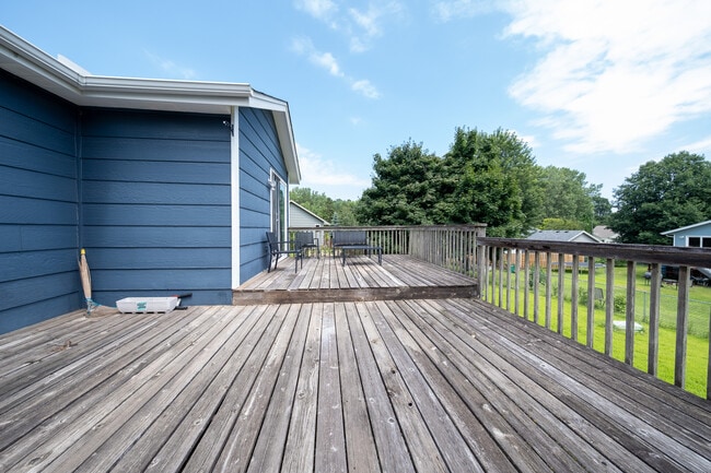 Building Photo - 15709 Chalet Ct