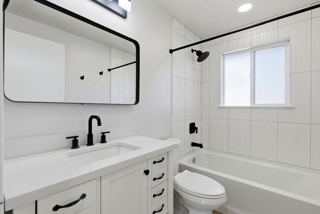 Building Photo - 5210 Woodledge Ave