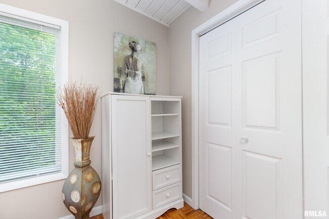 Building Photo - 4640 5th Ave