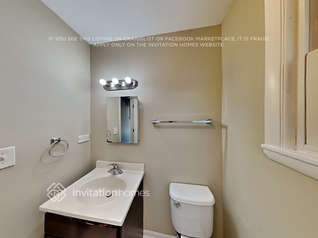 Building Photo - 1816 N 38th Ave