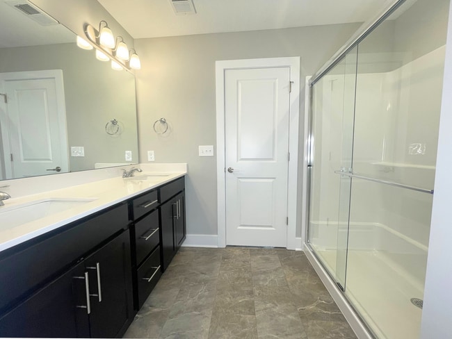 Building Photo - Beautiful 3 Bedroom Townhome in Delmont, P...