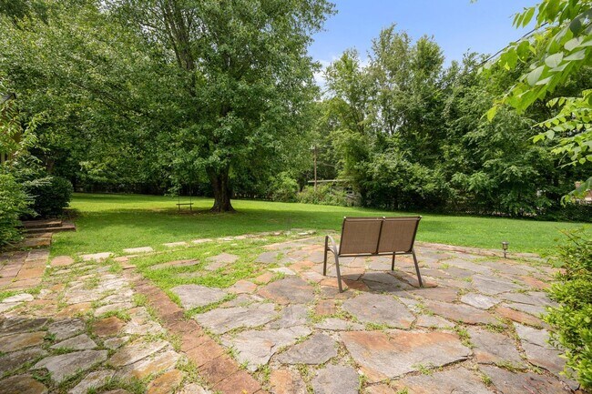 Building Photo - Beautiful Brick Ranch Home in Franklin