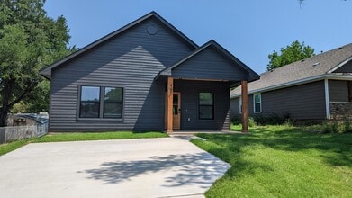 Building Photo - 405 E Shepherd St