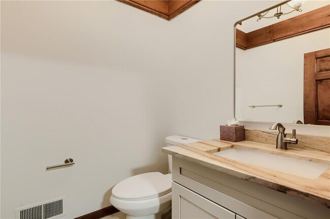 Building Photo - 570 Idlewood Dr NW