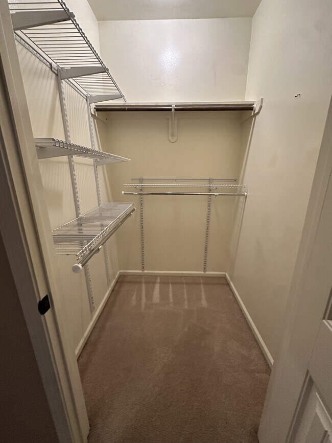 Building Photo - 6863 Par Rd 7137