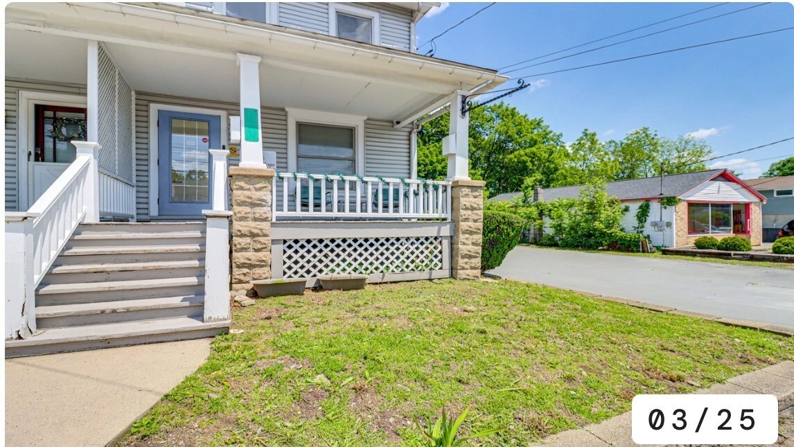 Building Photo - 1724 W Main St