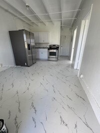 Building Photo - 136 SW 3rd Ct