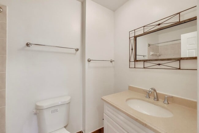 Building Photo - FRESH & READY -- Elegant 3 bedroom, 2.5 bath - 2 Level Condo!