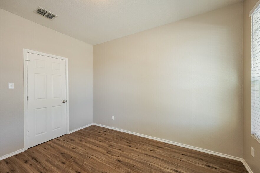 Building Photo - 27330 Wrought Iron