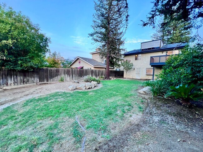 Building Photo - $2,495 Champlain Dr. & Fort Washington, 3 ...