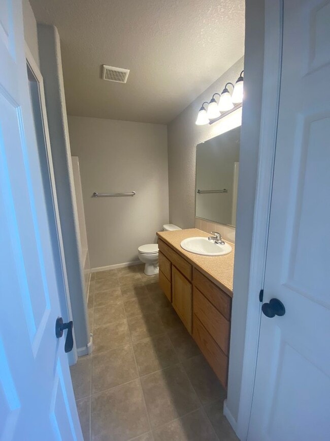 Building Photo - 4 BED | 3 BATH | 3 CAR GARAGE | SUMMERSET