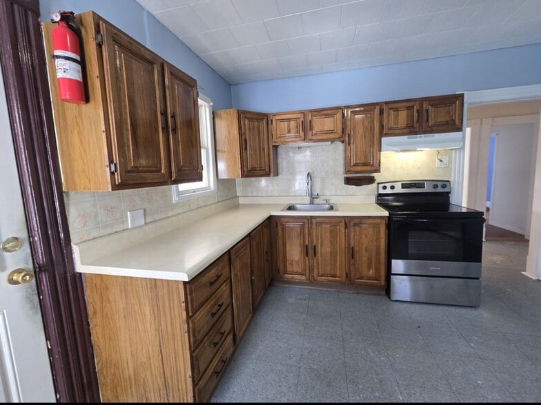 Building Photo - 32 Charles St