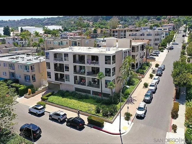 Building Photo - 2915 Lawrence St