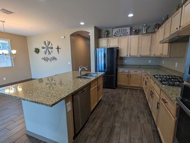 Building Photo - 41390 W Carlisle Ln