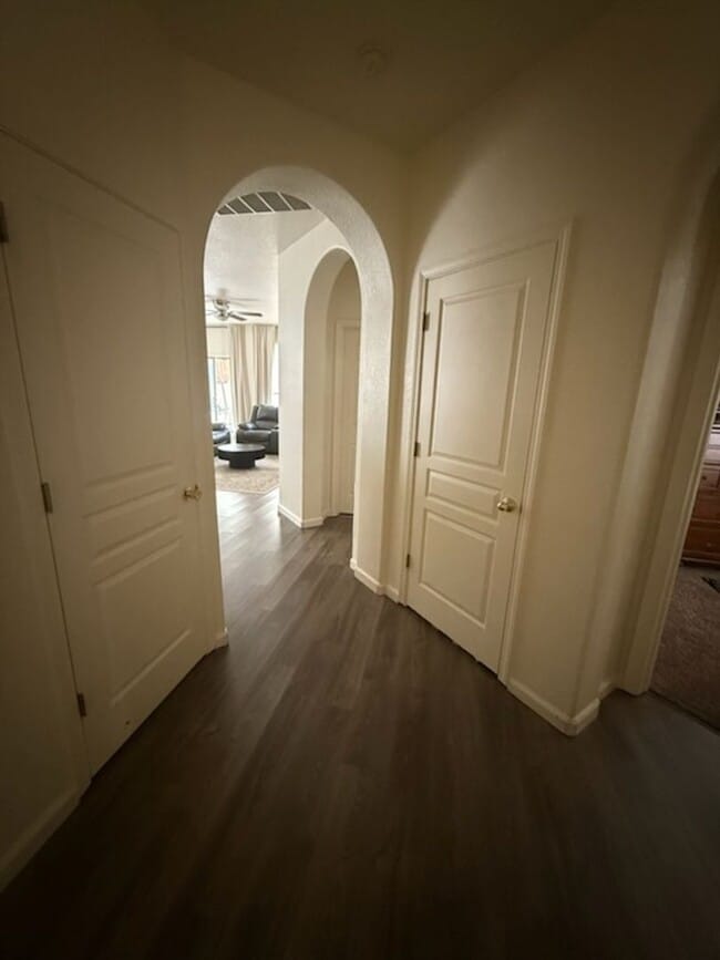 Building Photo - Beautiful Northridge Home