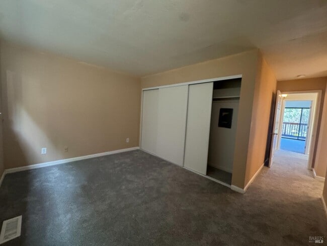 Building Photo - 28 Arana Cir