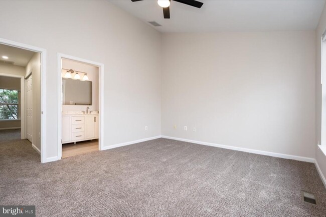 Building Photo - 77 Harbour Heights Dr