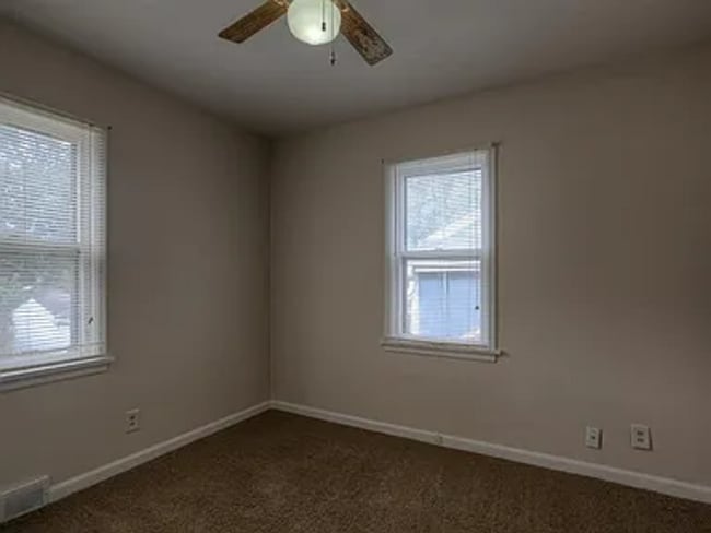 Building Photo - 6843 Leavenworth St