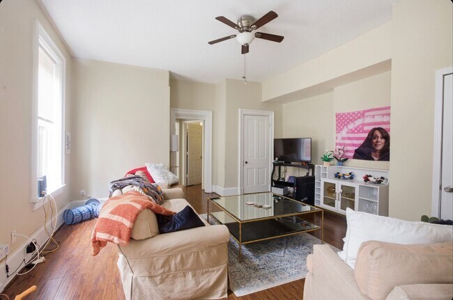 Building Photo - 122 E University Ave