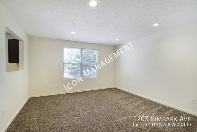 Building Photo - 1203 Kimbark Ave