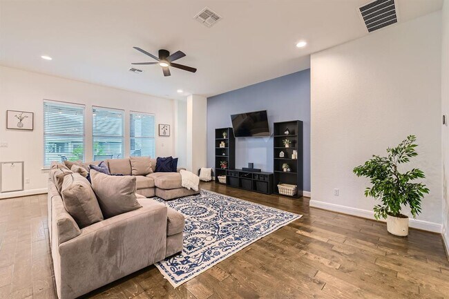 Building Photo - 1332 Modoc Wy