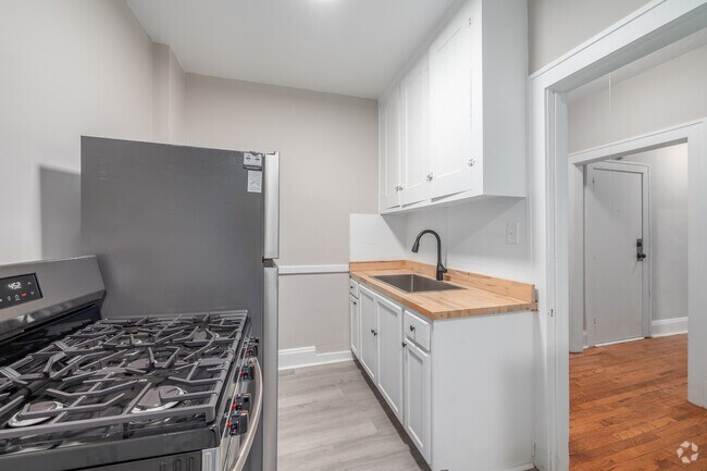 1BR, 1BA - 655SF - Kitchen - 3635 Bosworth Rd