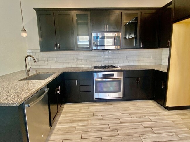 Building Photo - AVAILABLE BY 6/19/26. 4 BED, 2.5 BATHS, 1763 SQ FT STAINLESS STEEL APPLIANCES INCLUDED