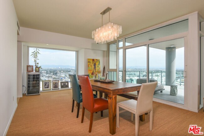 Building Photo - 13600 Marina Pointe Dr