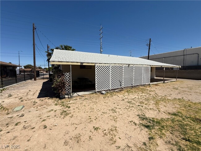 Building Photo - 5643 S Pecos Rd