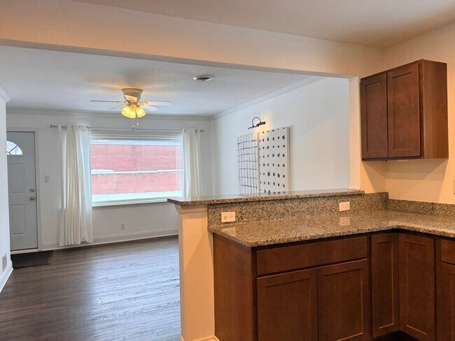 Building Photo - NEW RENTAL!