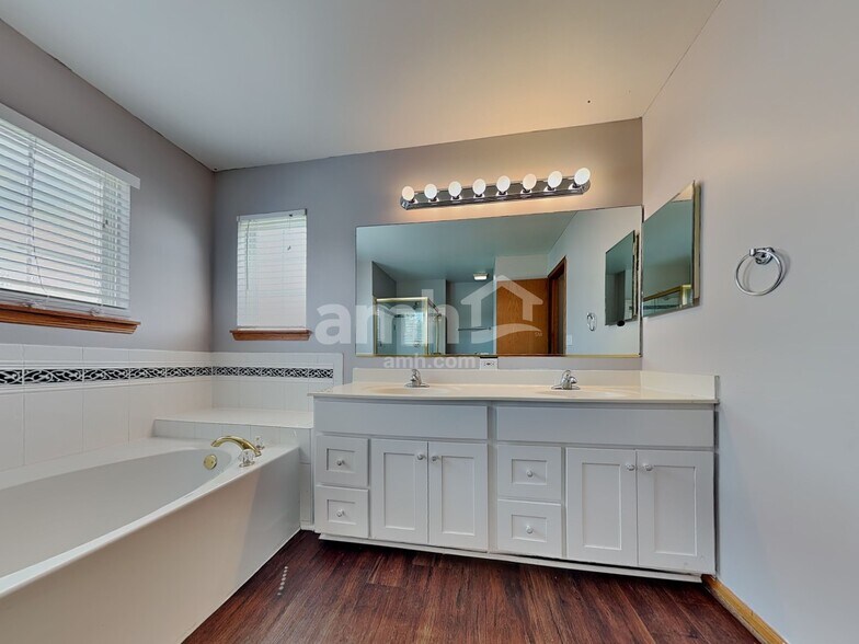 Building Photo - 11725 Cape Cod Ln