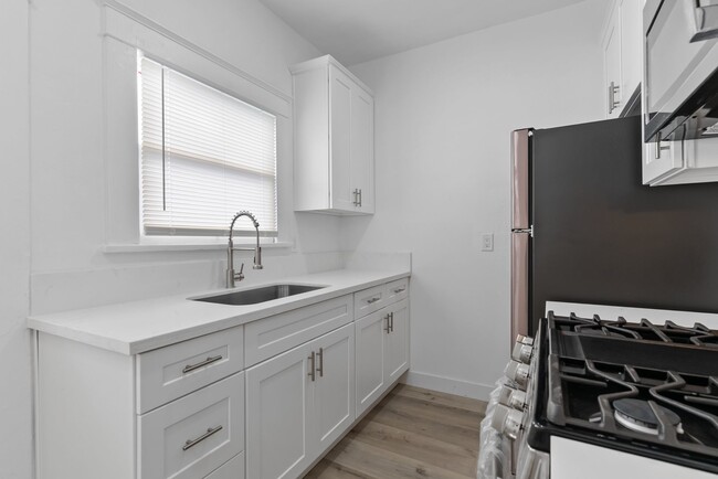 Interior Photo - 1045 E 4th Street