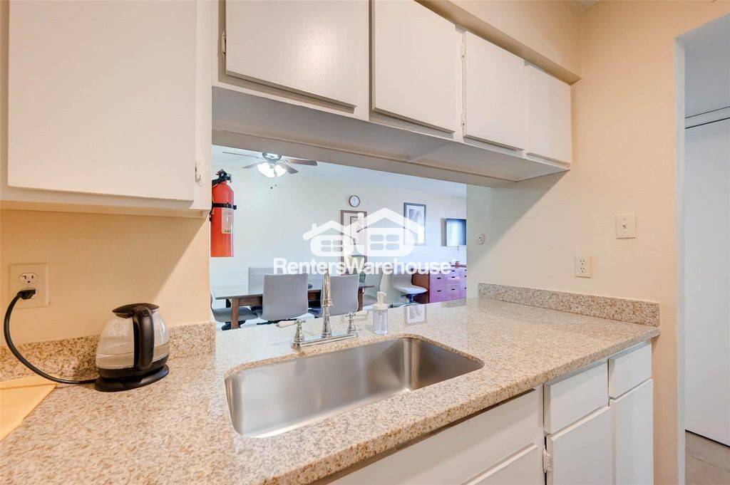 Building Photo - 8433 Hearth Dr