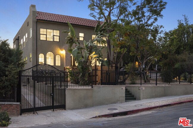 Building Photo - 1305 Lucile Ave