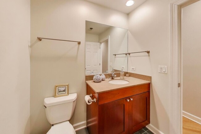 Building Photo - 1529 N Mohawk St