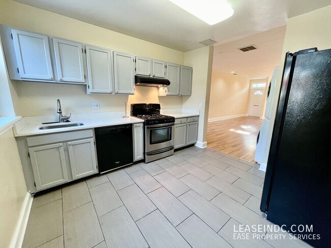 Building Photo - 2025 Flagler Pl NW