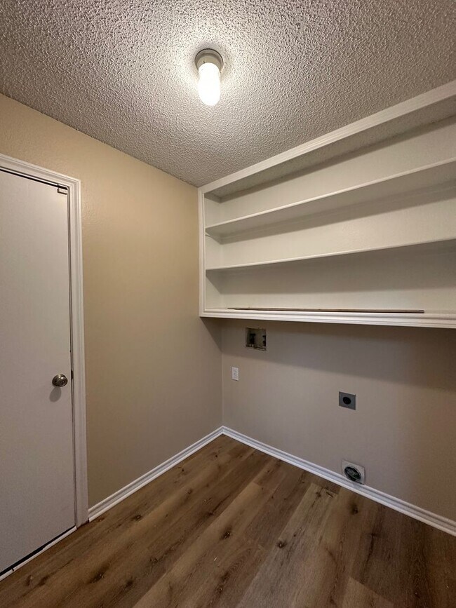 Building Photo - Coming Soon- Move in available 4/10/26