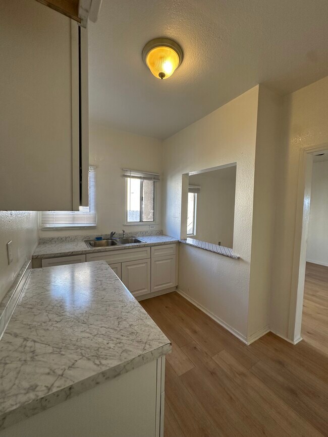 Open kitchen - 1125 W 85th St